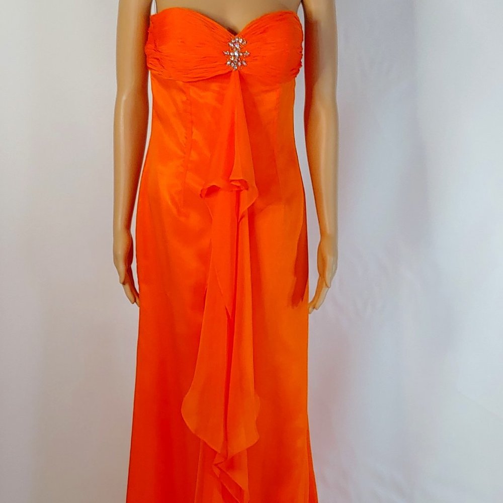 NWOT  Formal Gown Prom Dress by Tiffany Design